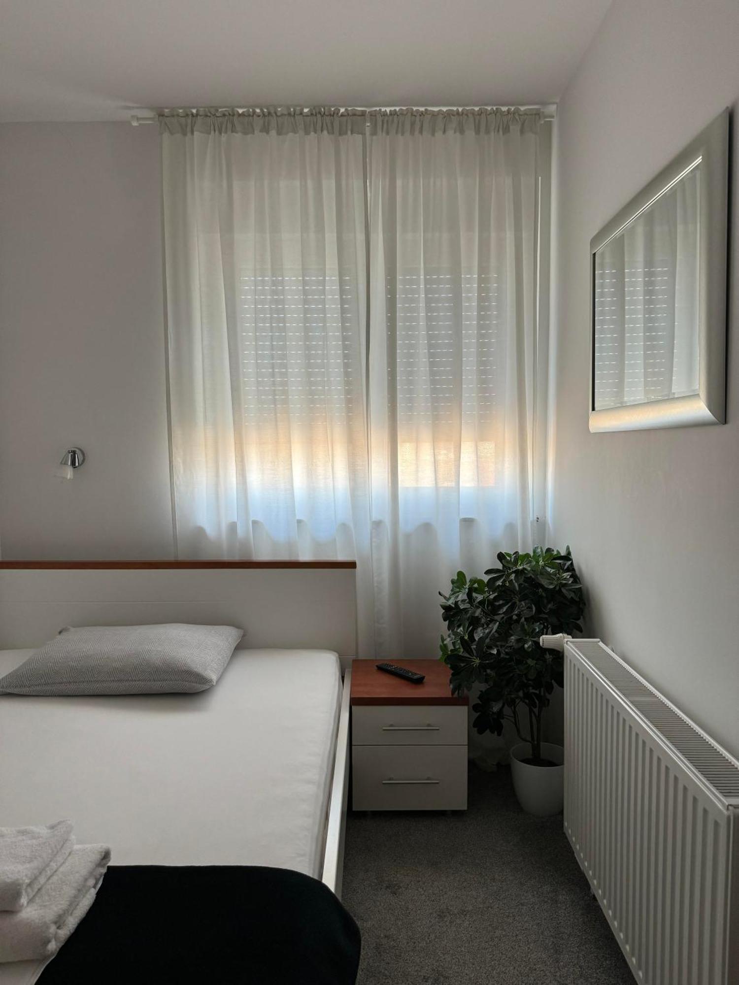 Pansion Komfor Fitea Осиек Экстерьер фото