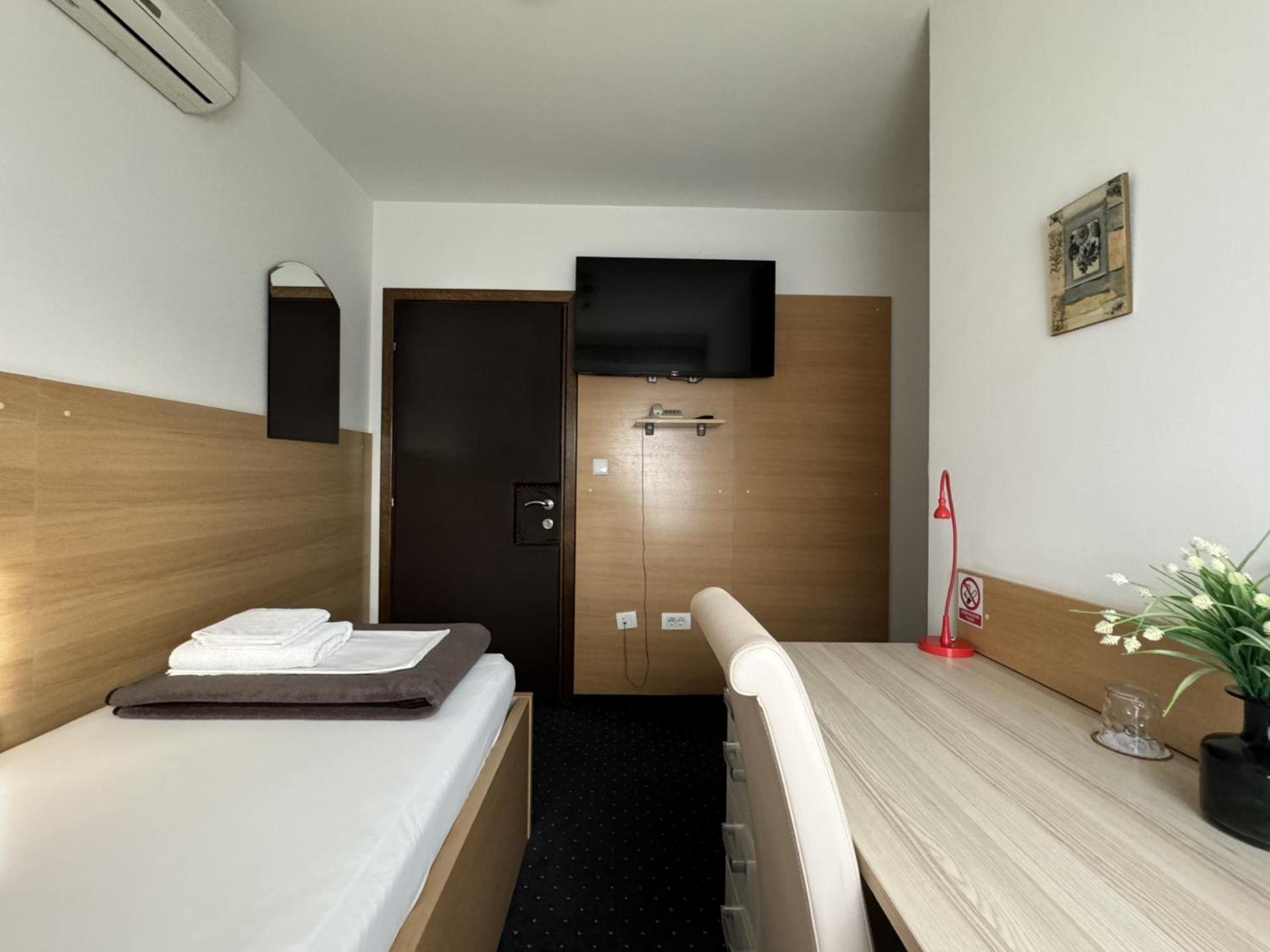Pansion Komfor Fitea Осиек Экстерьер фото