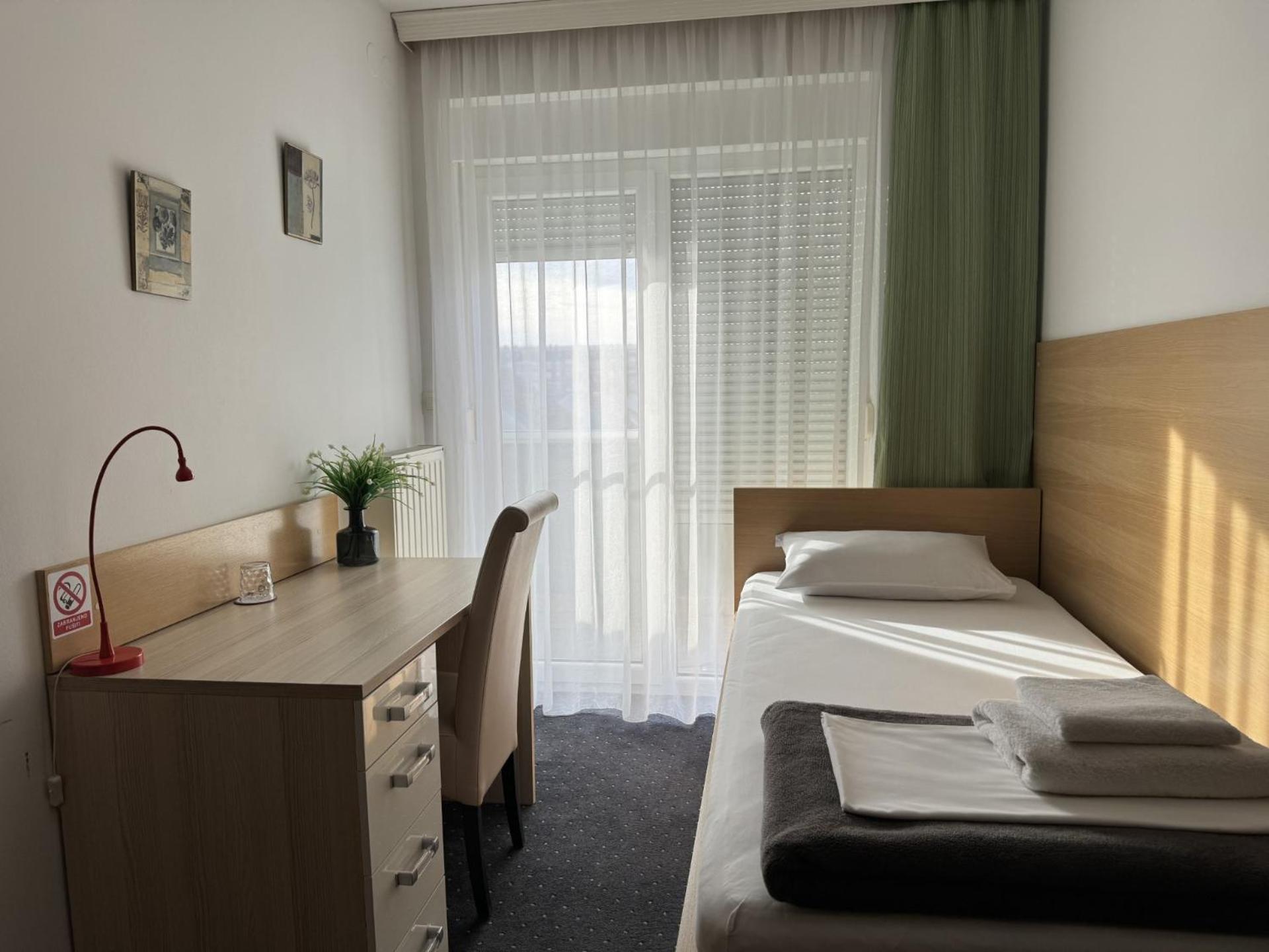 Pansion Komfor Fitea Осиек Экстерьер фото