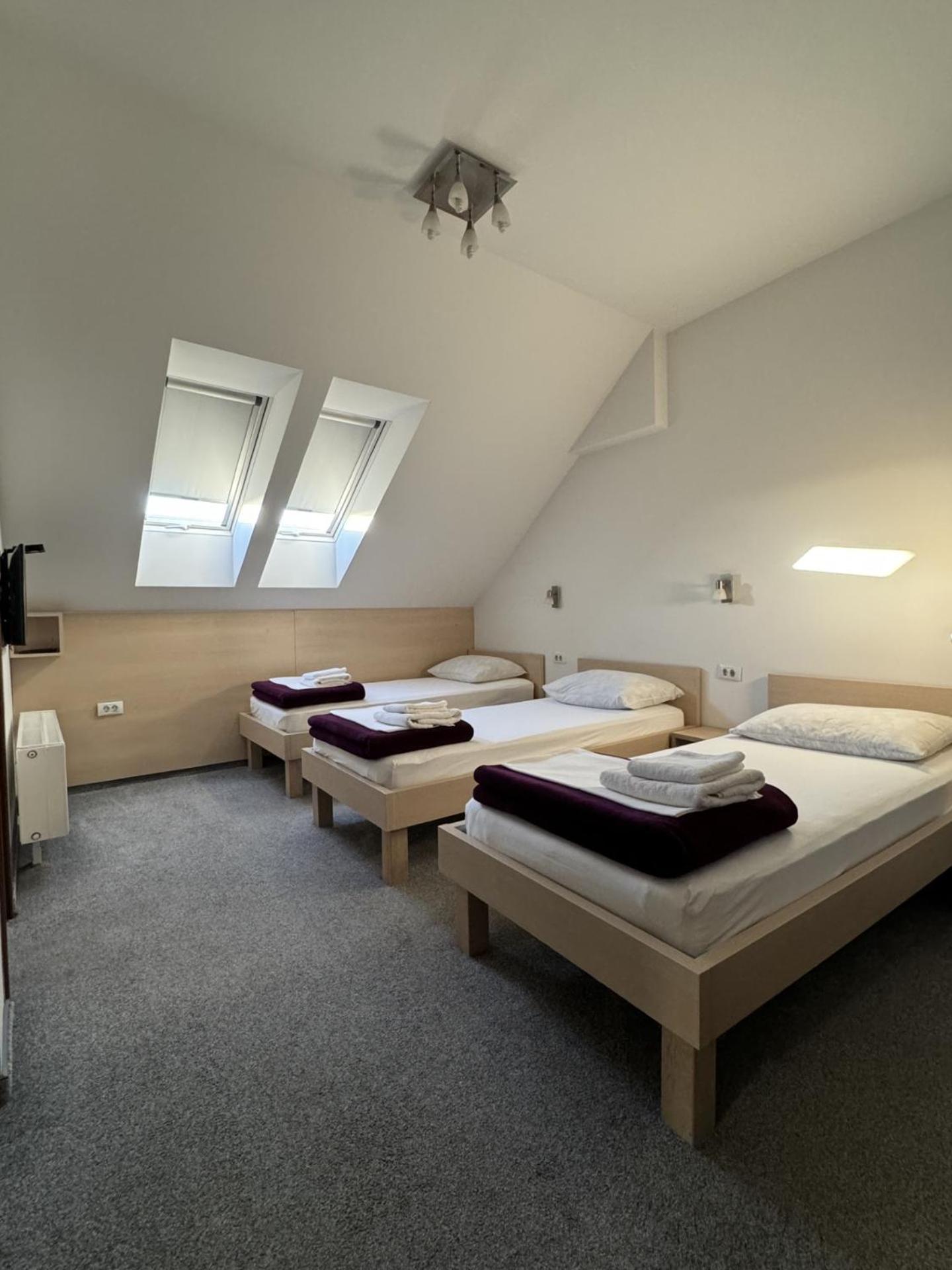 Pansion Komfor Fitea Осиек Экстерьер фото